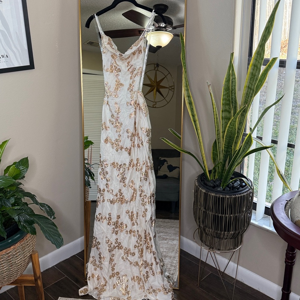 HOUSE OF CB 'Capriana' White & Gold Jacquard Satin Gown NWOT - Picture 5 of 7